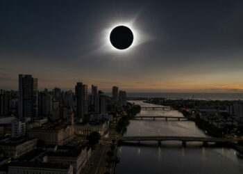 O eclipse solar mais longo do século não será visto do Brasil, mas o país terá seu próprio eclipse total em 2045; veja quais cidades vão ficar no escuro