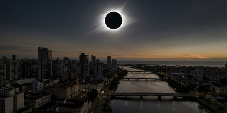 O eclipse solar mais longo do século não será visto do Brasil, mas o país terá seu próprio eclipse total em 2045; veja quais cidades vão ficar no escuro