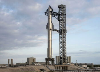 Por que a Starship é o maior foguete já construído: tem mais de 120 metros, 33 motores na base e foi feita para ser reaproveitada como um avião