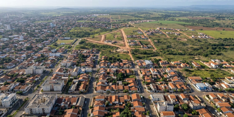 O Brasil já consegue mapear como as manchas urbanas mudam ao longo dos anos e revelar em quais direções cidades estão engolindo áreas antes rurais ou naturais