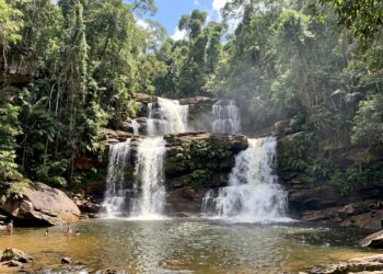 No coração da Amazônia, uma cidade cercada por mais de cem cachoeiras transformou cavernas, corredeiras e quedas d’água em sua principal identidade turística