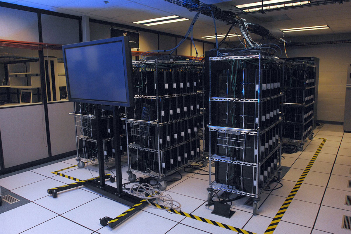 O cluster Condor, com 1.760 PS3 interconectados, formando um supercomputador