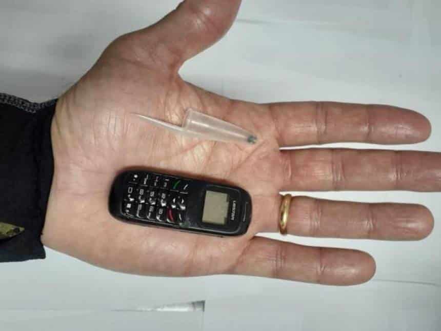 20190610081251_860_645 Celular do tamanho de uma tampa de caneta é apreendido em presídio