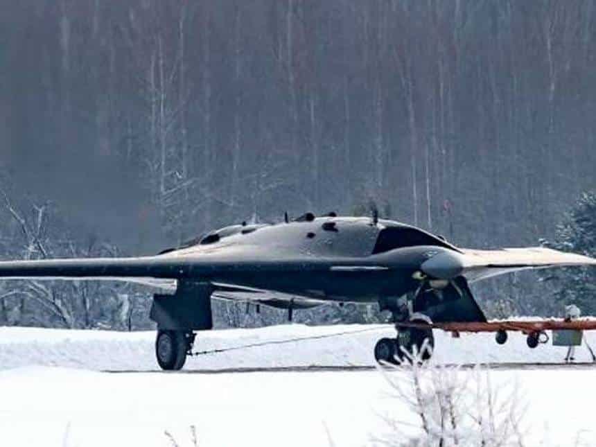 20190808095430_860_645_-_sukhoi_s70_okhotnik_b Drone militar de combate russo faz seu primeiro voo; confira em vídeo