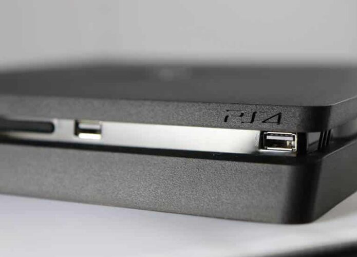 Donos de PS4 dizem que mensagem faz console travar; saiba como se proteger