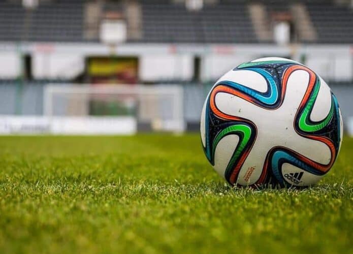 Jogos de futebol de várzea ganham lives nas redes das mídias comunitárias -  22/07/2022 - UOL TILT