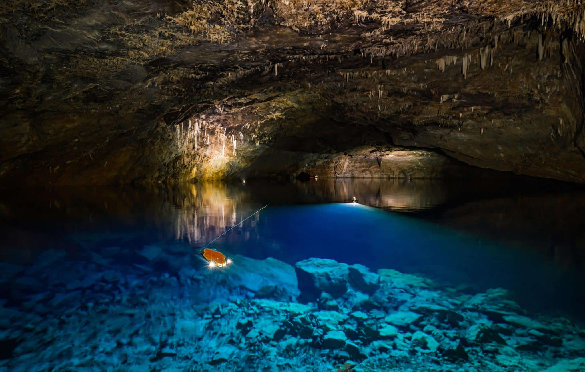 Drones guiados por inteligencia artificial mapean uno de los lagos