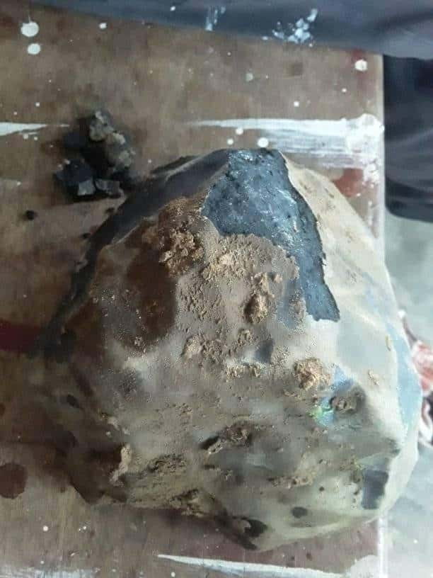 imagem de Meteorito de 2,2 kg encontrando na indonésia
