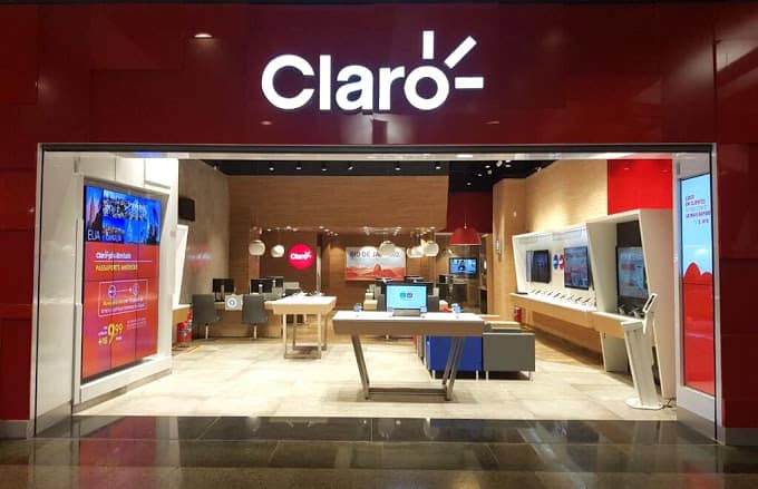 imagem de uma loja da claro, operadora eleita como uma das melhores bandas largas do brasil