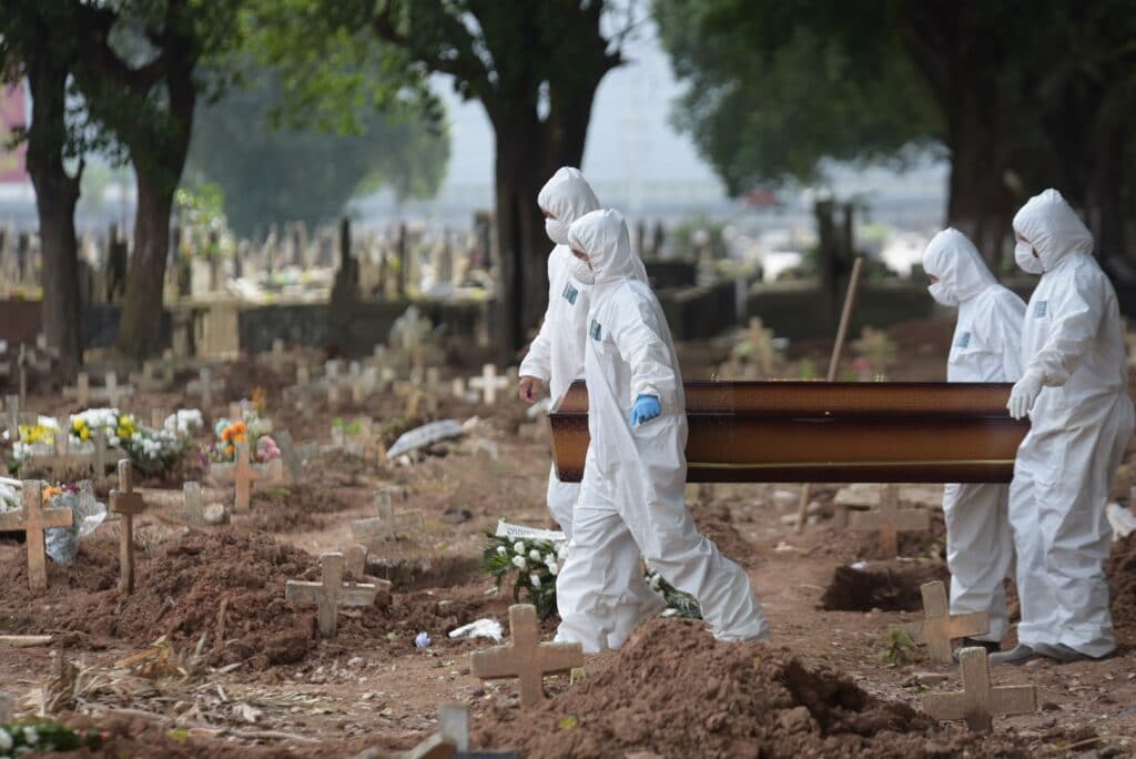 Covid-19 coronavírus pandemia mortes