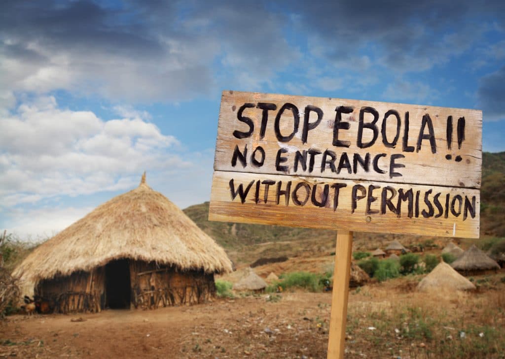placa anunciando "pare ebola, não entre sem permissão"