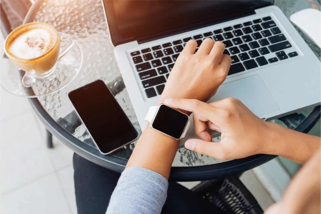 Apple Watch e iPhone contra disseminação da Covid-19