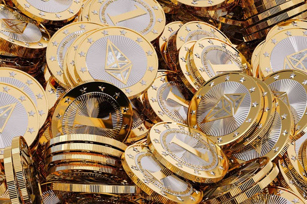 Ilustração 3D mostra uma pilha de moedas da criptomoeda ethereum.