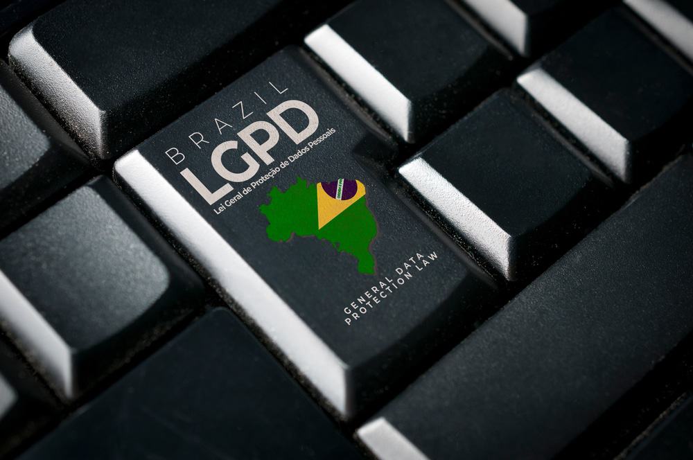 Símbolo da LGPD estampado no botão enter, de um teclado
