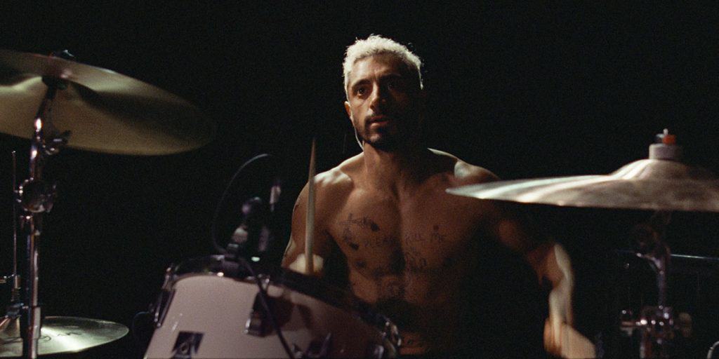 Riz Ahmed em 'O Som do Silêncio'. Imagem: Amazon Studios/Divulgação