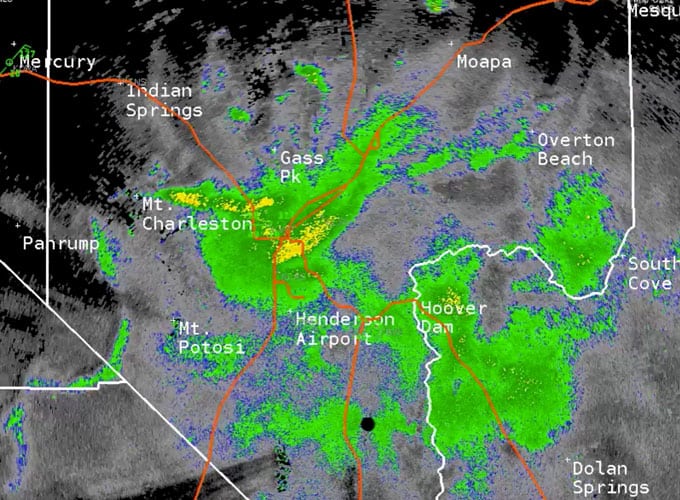 Imagem do Serviço Meteorológico Nacional mostra a nuvem com mais de 45 milhões de gafanhotos em Las Vegas na noite de 27 de julho de 2019. Créditos: NWS Las Vegas