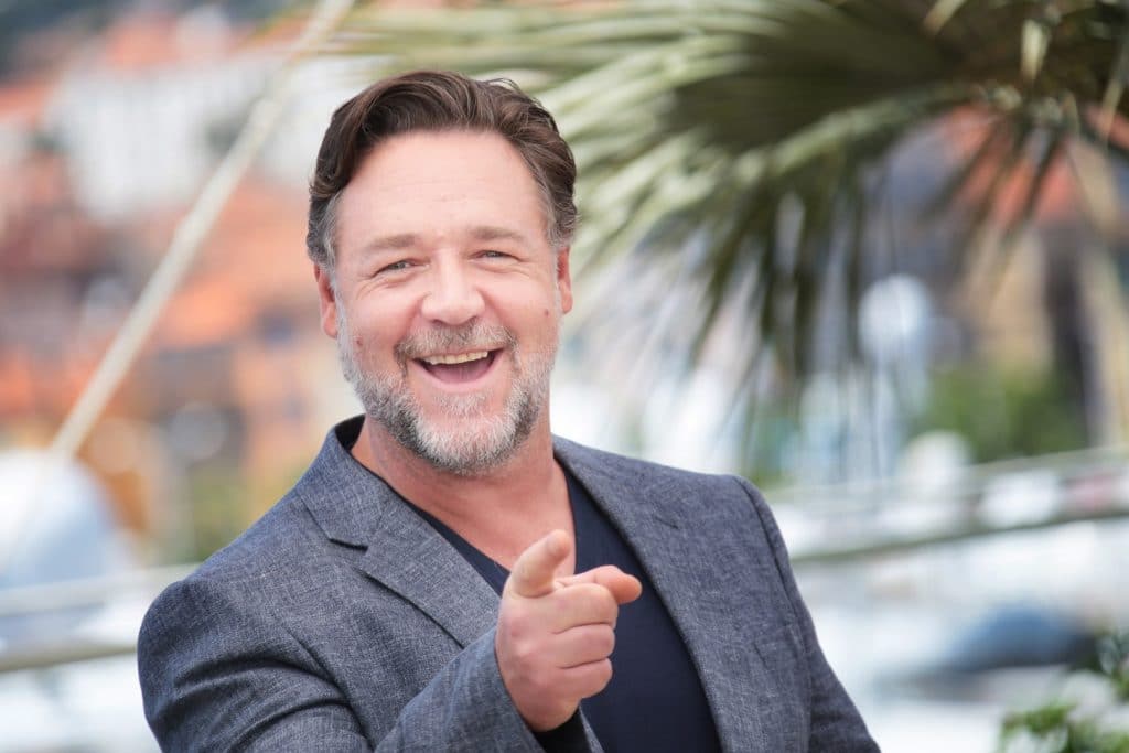 Russell Crowe durante a sessão de fotos de 'Dois Caras Legais' no 69º Festival de Cinema de Cannes. Imagem: Denis Makarenko/Shutterstock