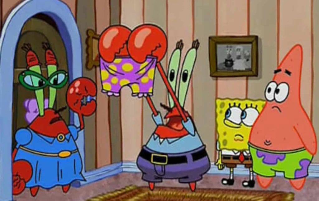 Captura mostra cena do desenho "Bob Esponja": o Sr. Sirigueijo rouba uma calcinha que pertence à sua mãe, que está na porta, pegando-o em flagrante. A sequência foi removida das plataformas de streaming