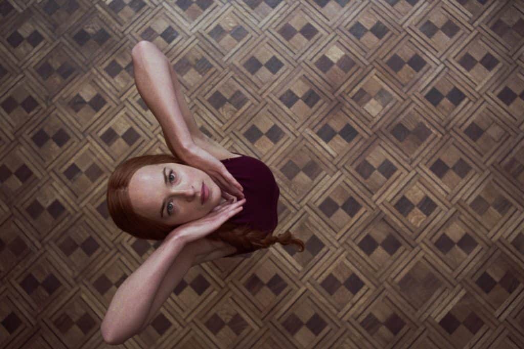 Dakota Johnson em 'Suspiria'. Imagem: Amazon Studios/Divulgação