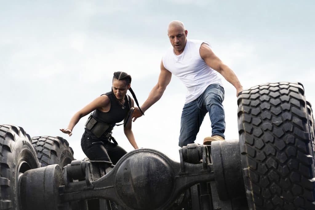 Ramsey (Nathalie Emmanuel) e Dom (Vin Diesel) em 'F9', dirigido por Justin Lin. Imagem: Universal Pictures/Divulgação