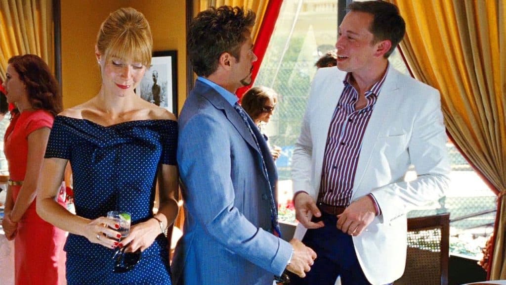 Elon Musk faz ponta em 'Homem de Ferro 2', ao lado de Robert Downey Jr. e Gwyneth Paltrow. Imagem: Marvel Studios/Divulgação