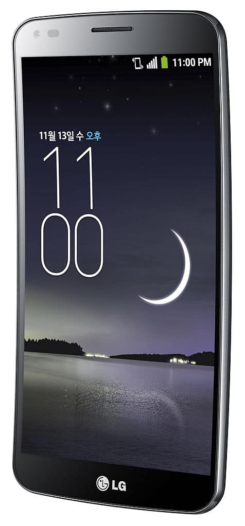 Smartphone LG G Flex, que tinha carcaça flexível e curvatura que acompanha melhor o formato do rosto.