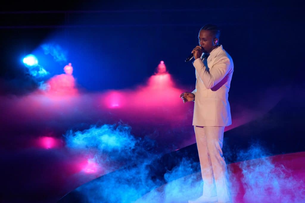 Leslie Odom Jr. canta 'Speak Now' para evento pré-Oscar. Imagem: Richard Harbaugh / ©A.M.P.A.S.