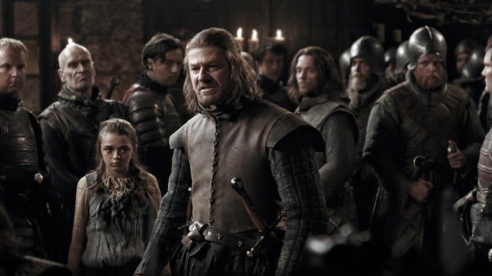 Ned Stark (Sean Bean) com a filha Arya (Maisie Williams) em cena da primeira temporada de 'Game of Thrones'. Imagem: HBO/Divulgação