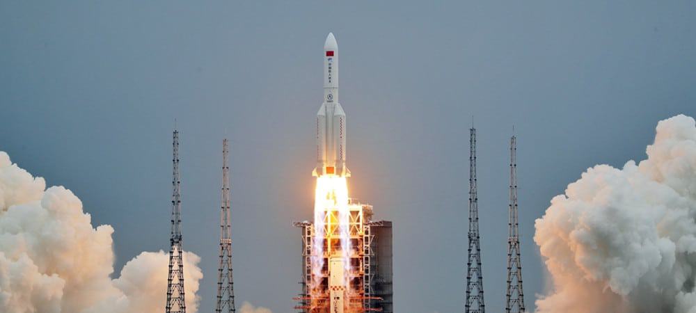 Foguete Longa Marcha 5B lança o Tianhe-1, primeiro módulo da estação espacial chinesa Tiangong