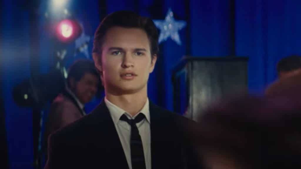 Captura de imagem do trailer de "Amor, Sublime Amor", releitura de um clássico musical de 1961 que, em 2021, será dirigido por Steven Spielberg. Na imagem, o ator e protagonista Ansel Elgort, no papel de Tony