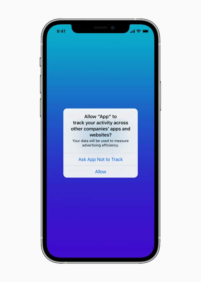 Demonstração do App Tracing Transparency. Apps agora precisam pedir permissão ao usuário antes de rastrear sua atividade. Imagem: Apple
