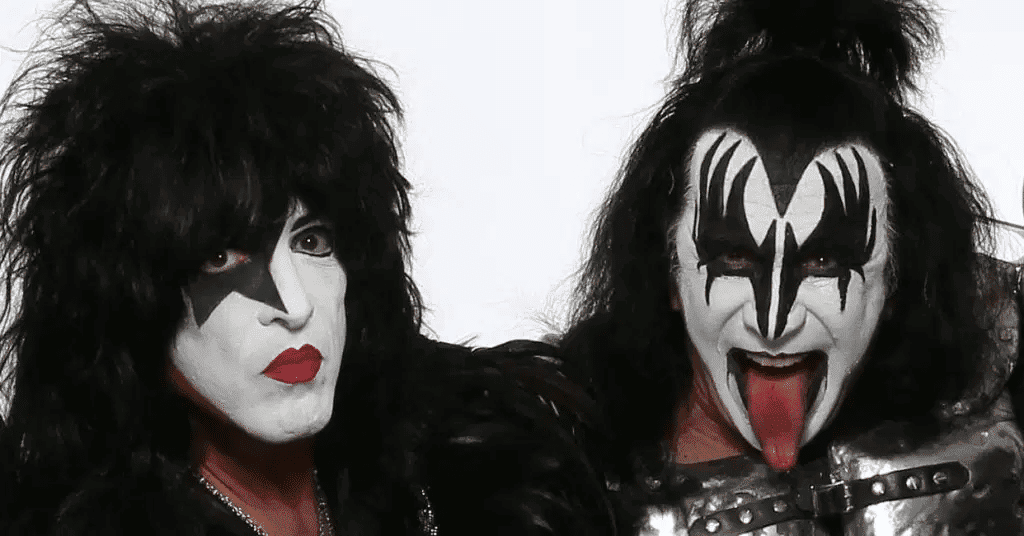 Imagem mostra Paul Stanley (esquerda) e Gene Simmons (direita), membros da banda KISS, que farão parte da produção do filme "Shout It Loud", que conta a história do grupo de rock