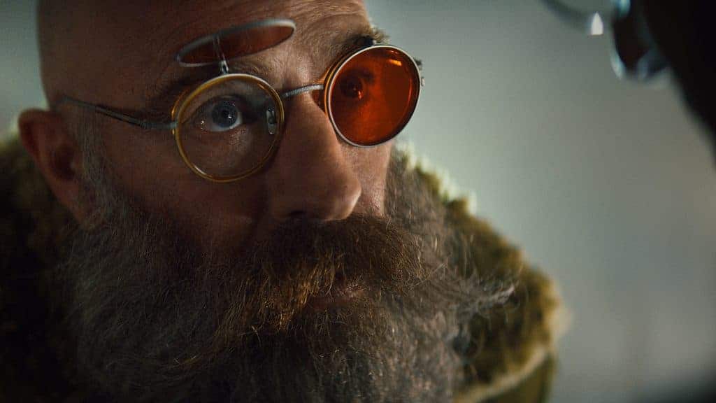 Neil Sandilands como General Abbot em 'Sweet Tooth'. Imagem: Kirsty Griffin/Netflix