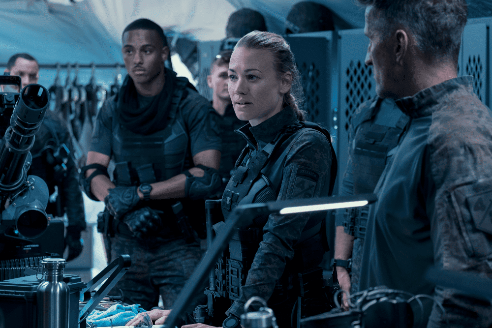 A Atriz Yvonne Strahovski em'A Guerra do Amanhã'