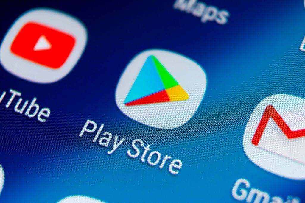 Ícone do Google Play Store na tela de um celular