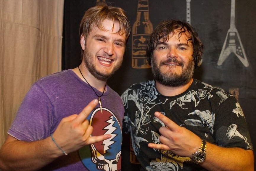 Kevin Clark, de 'Escola do Rock' (2003), ao lado do protagonista Jack Black em reencontro feito anos depois. Imagem: Instagram/Reprodução