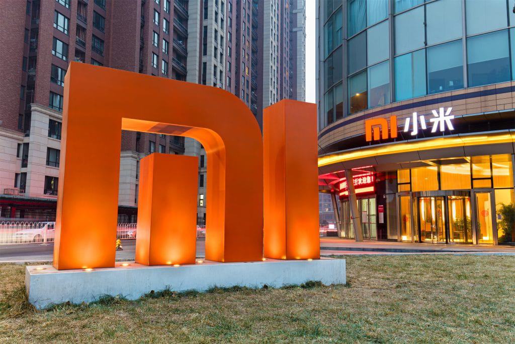Gigante chinesa no mercado de smartphones, Xiaomi atua "por trás dos panos" para entrar no mercado de carros. Imagem: testing / Shutterstock.com