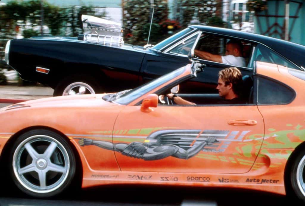 Brian O'Conner dirigindo o icônico carro em 'Velozes e Furiosos' (2001). Imagem: Universal Pictures/Reprodução