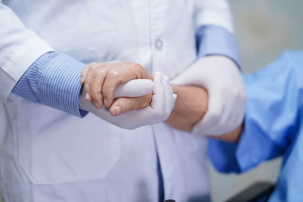 Pessoas com autismo sofrem para conseguirem atendimento médico adequado durante a pandemia