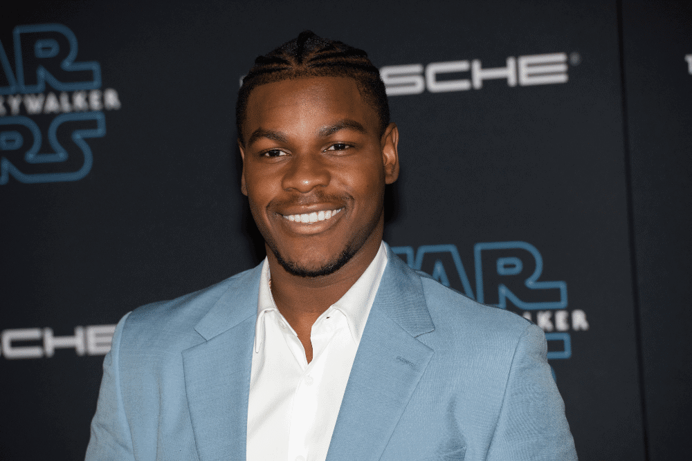 john boyega divulgando star wars, ator pode ser o primeiro superman negro