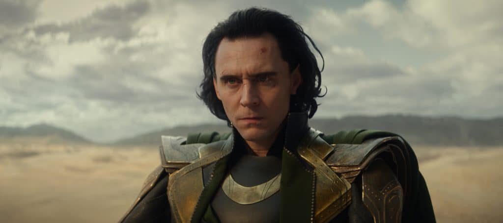 Loki em deserto da Mongólia faz alusão a 'Homem de Ferro' (2008). Imagem: Marvel Studios/Divulgação