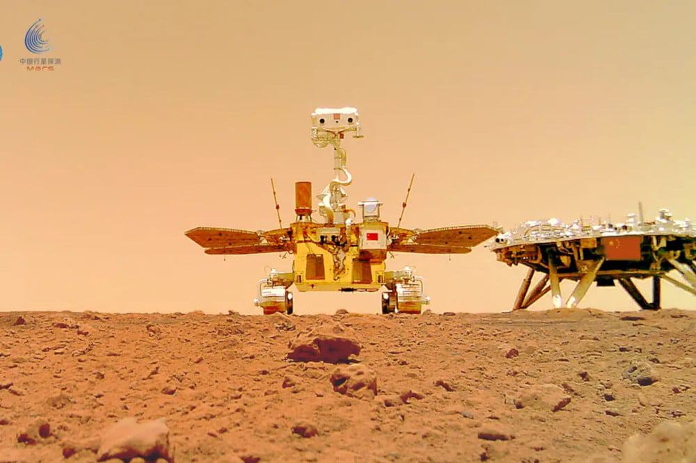 O rover Zhurong, parte da missão Tianwen-1, da China, que ficará offline até novembro deste ano