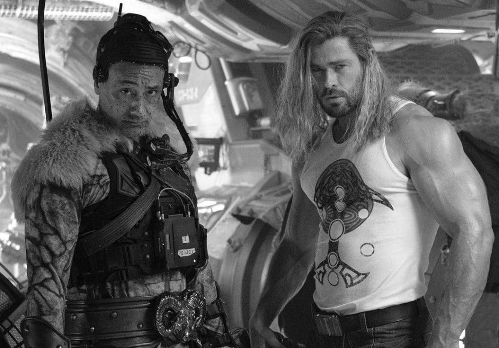 Que braço! Chris Hemsworth aparece (muito) forte em último dia de 'Thor 4'. Imagem: Instagram/Reprodução