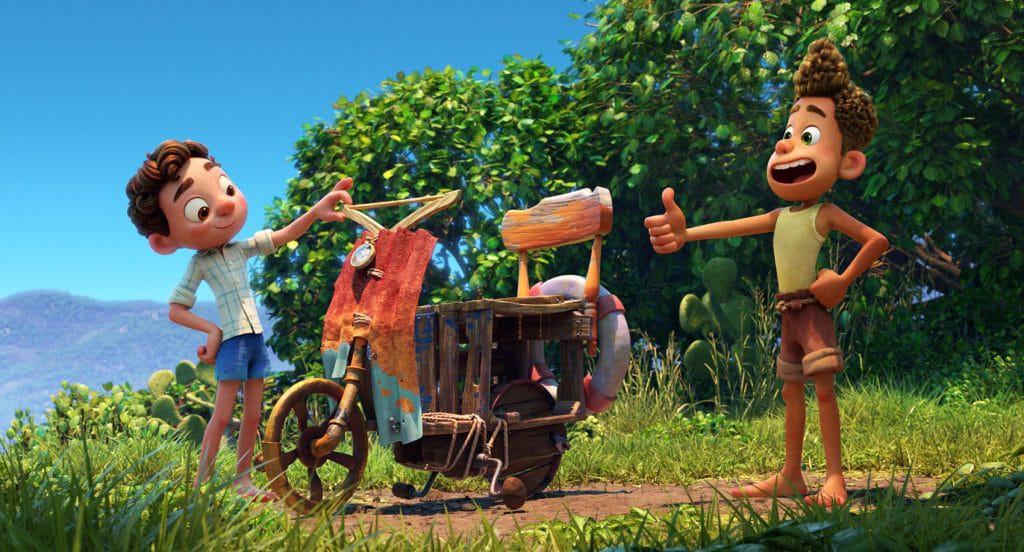 A bordo da sua Vespa, Luca e Alberto querem conhecer o mundo dos humanos. Imagem: Disney/Pixar/Divulgação