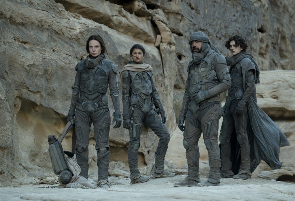 Rebecca Ferguson como Lady Jessica Atreides, Zendaya como Chani, Javier Barden como Stilgar e Timothée Chalamet como Paul Atreides em 'Duna'. Imagem: Warner Bros. Pictures/Legendary Pictures 