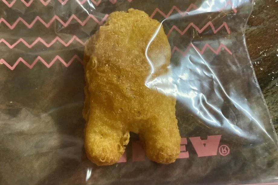 'Among Us': nuggets em formato de Impostor vai a leilão por R$ 250 mil. Imagem: e-bay/Reprodução