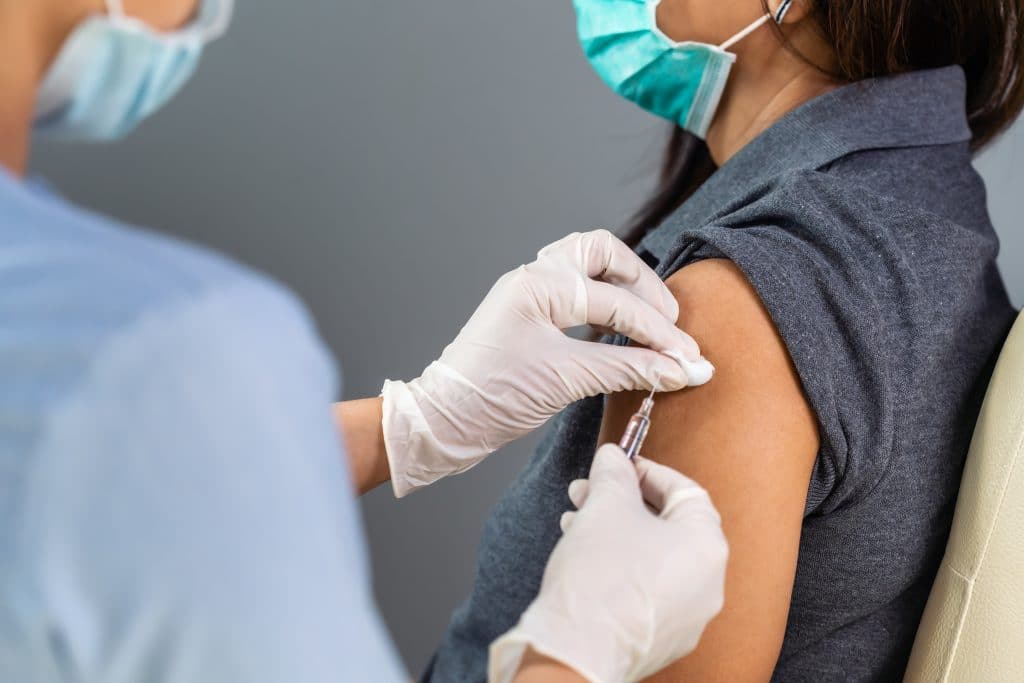 Maranhão vai sortear até R$ 10 mil para quem tomar a 2° dose da vacina contra Covid-19. Imagem: Shutterstock