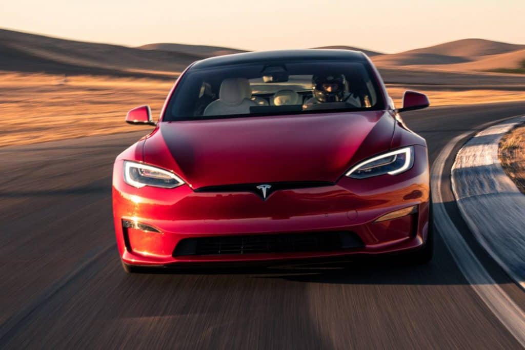 Tesla Model S Plaid: carro mais rápido do mundo é vendido no Brasil ao preço de um ônibus. Imagem: Tesla/Divulgação