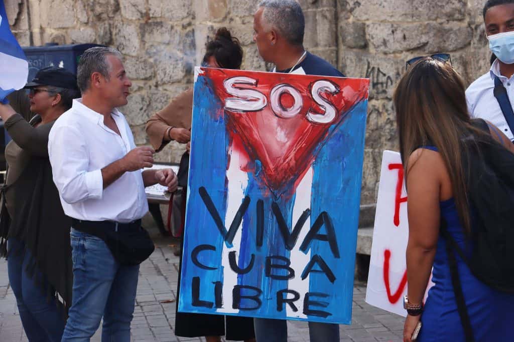 Protestos em apoio às manifestações em Cuba