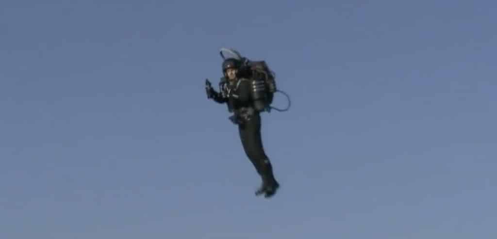 "Cara da jetpack" volta a voar próximo ao aeroporto de Los Angeles. Imagem: ABC7/Reprodução